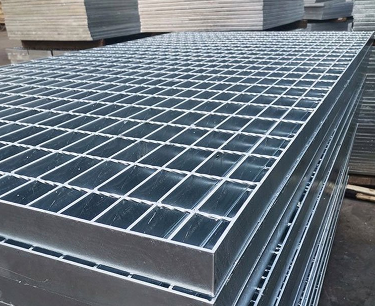 鋼格板（鋸齒面）32x5mm 承重桿，間距 40mm，橫桿間距 100mm，熱鍍鋅