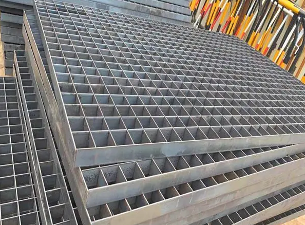 6mm厚平臺(tái)格柵板|7mm厚復(fù)合格柵板|8mm厚浸鋅格柵板